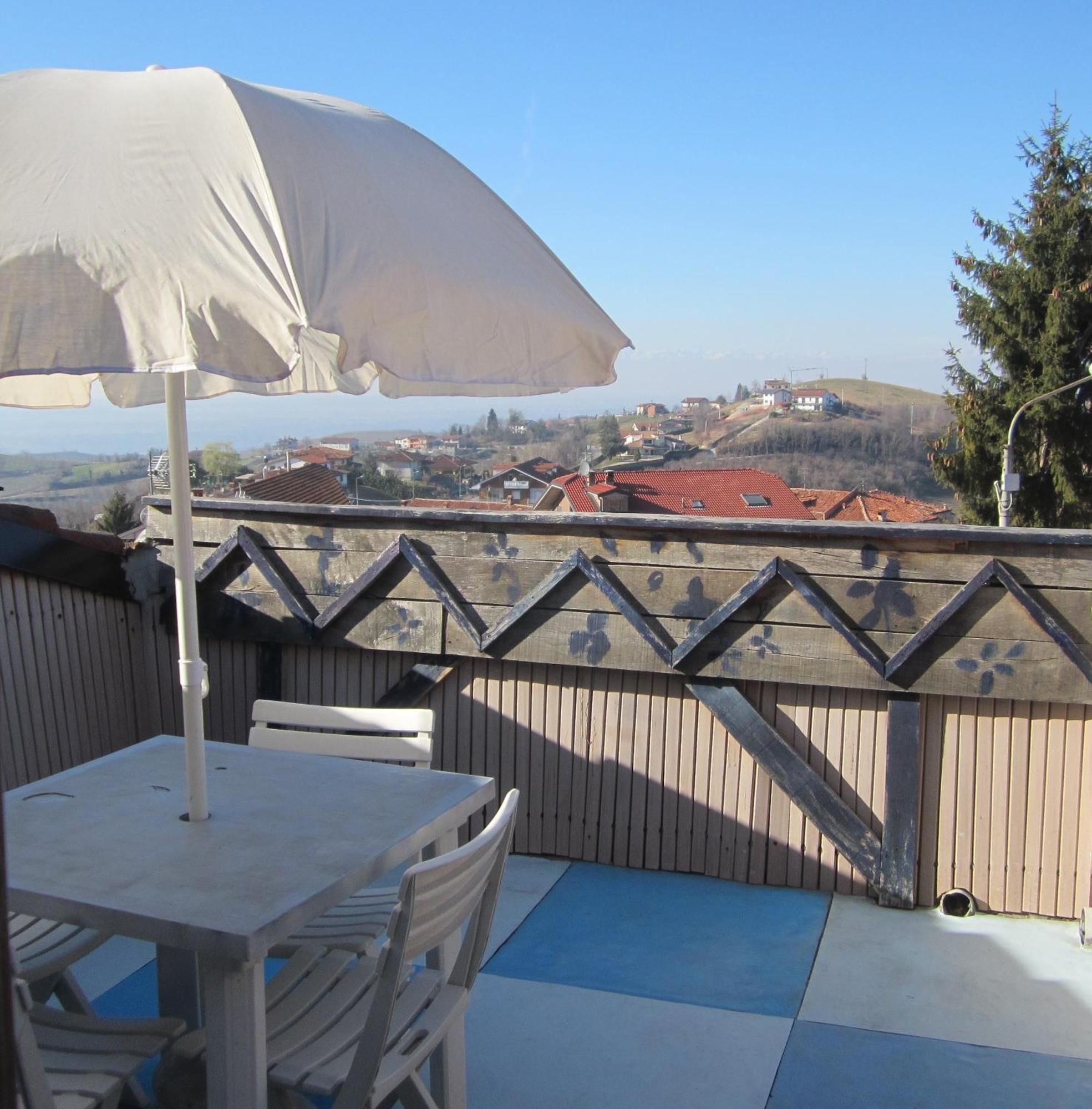 B&B I Colori Dell'Arcobaleno Belvedere Langhe Exterior foto